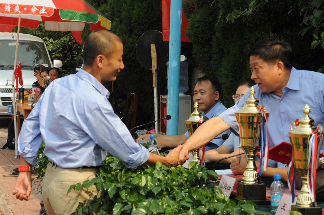 集團、集團黨委、集團工會授予熊兆軍 “崗位技術(shù)標(biāo)兵”榮譽稱號